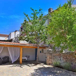Ferienhaus Casa Nini - Cozy House With Sauna And Indoor Jacuzzi, Šišan